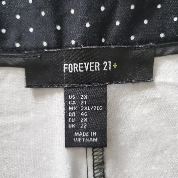Forever 21 Women's Shorts, Navy (Size 2X) - Picture 6 of 7